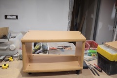 Montage du bas de la table de nuit avec les planches existantes après recoupe